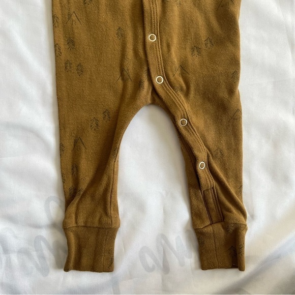 Rylee + Cru Long John Snap Pajamas in Tan Tree Print in Size 0-3 Months - Picture 7 of 15